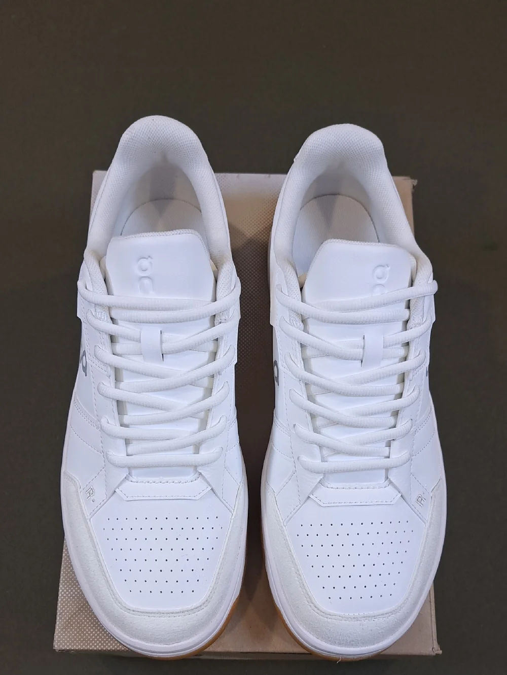 On Cloud - THE ROGER Clubhouse - Color: White/Ivory - Size: Men 9.5 - Picture 2 of 9